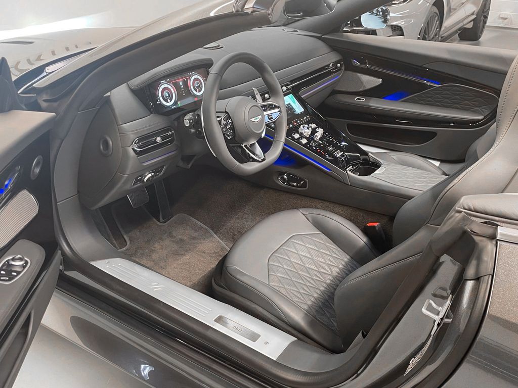 Aston Martin DB12 2025