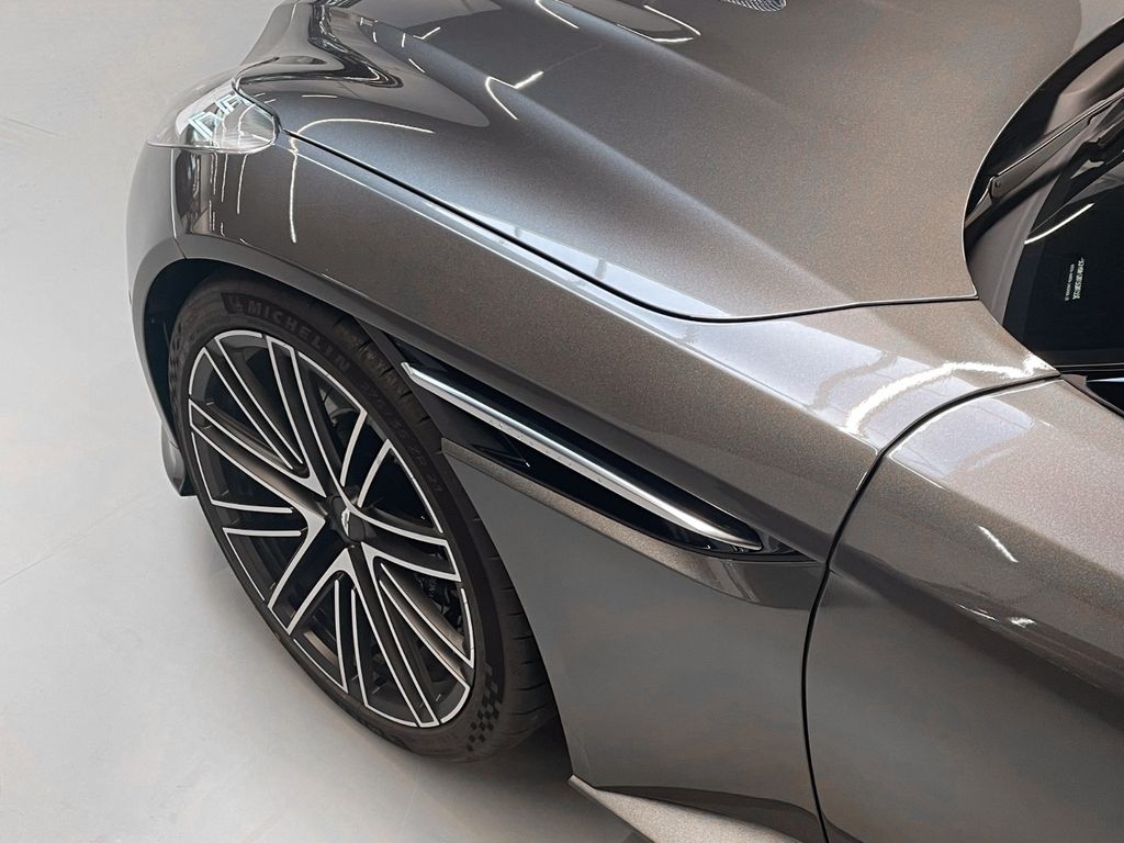 Aston Martin DB12 2025