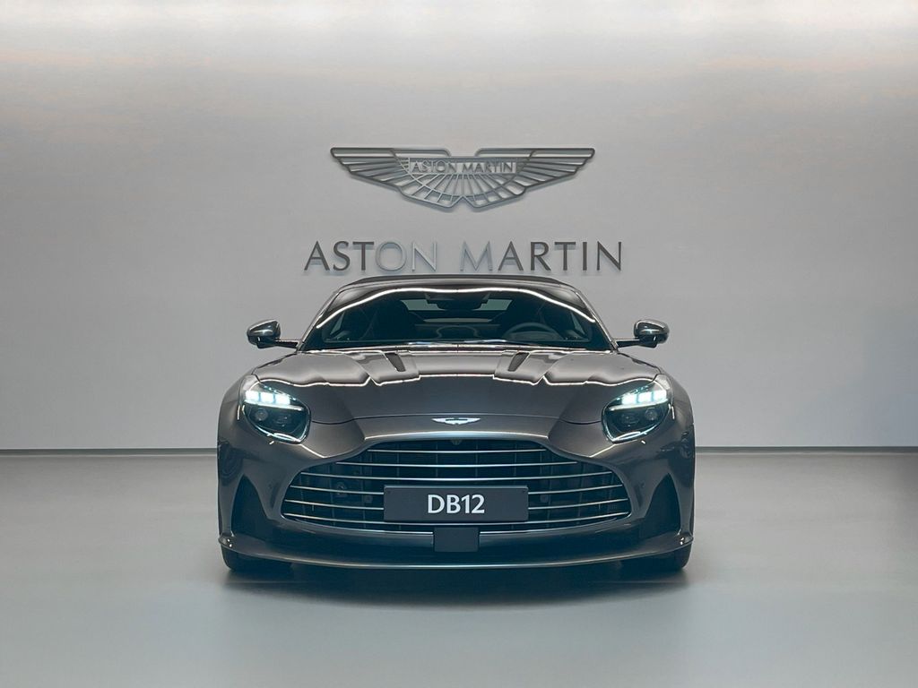 Aston Martin DB12 2025
