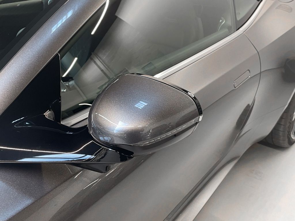 Aston Martin DB12 2025