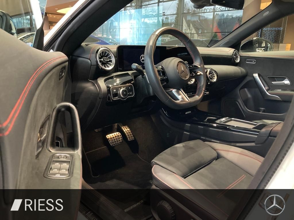 Mercedes-Benz CLA 200 2025