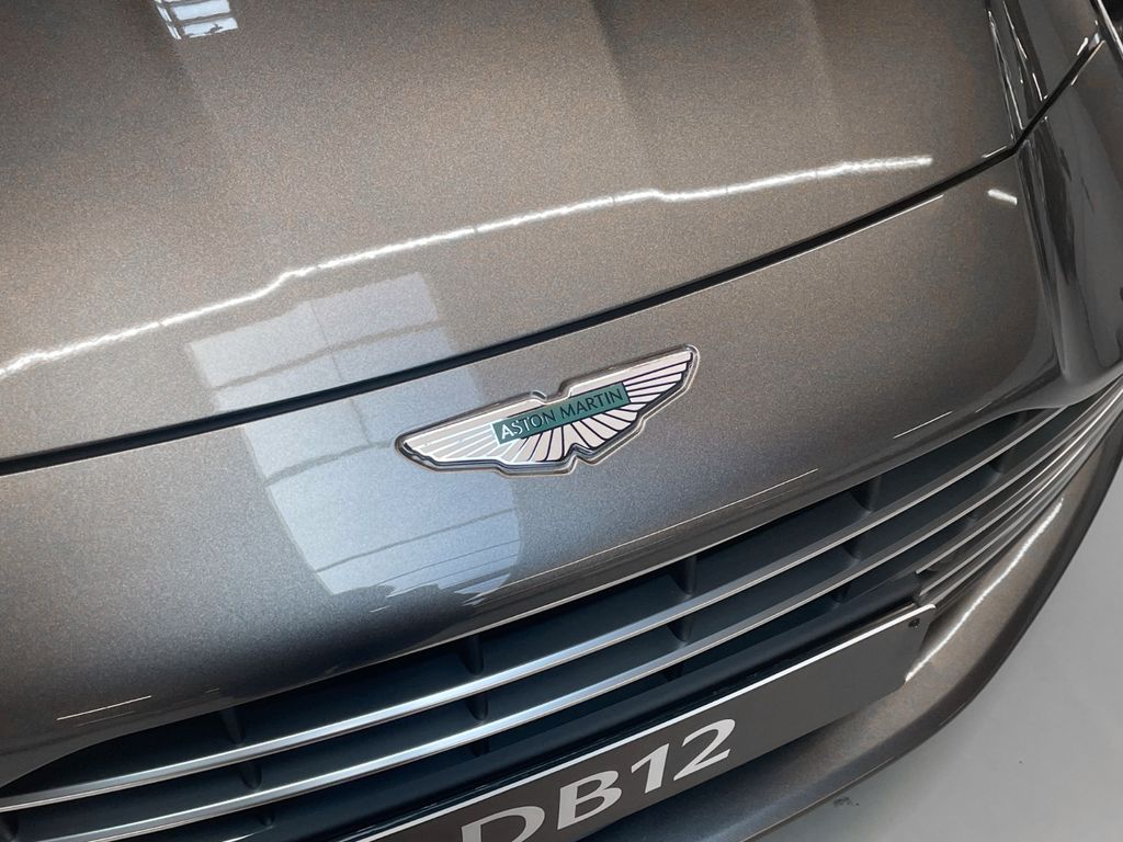 Aston Martin DB12 2025