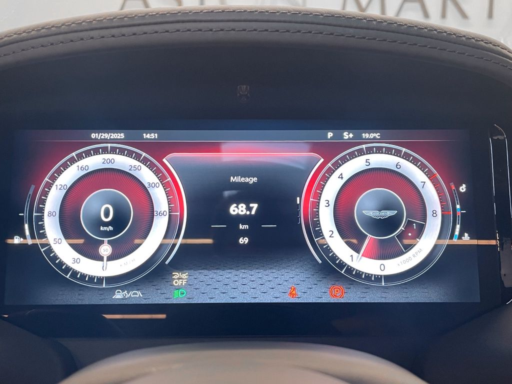 Aston Martin DB12 2025