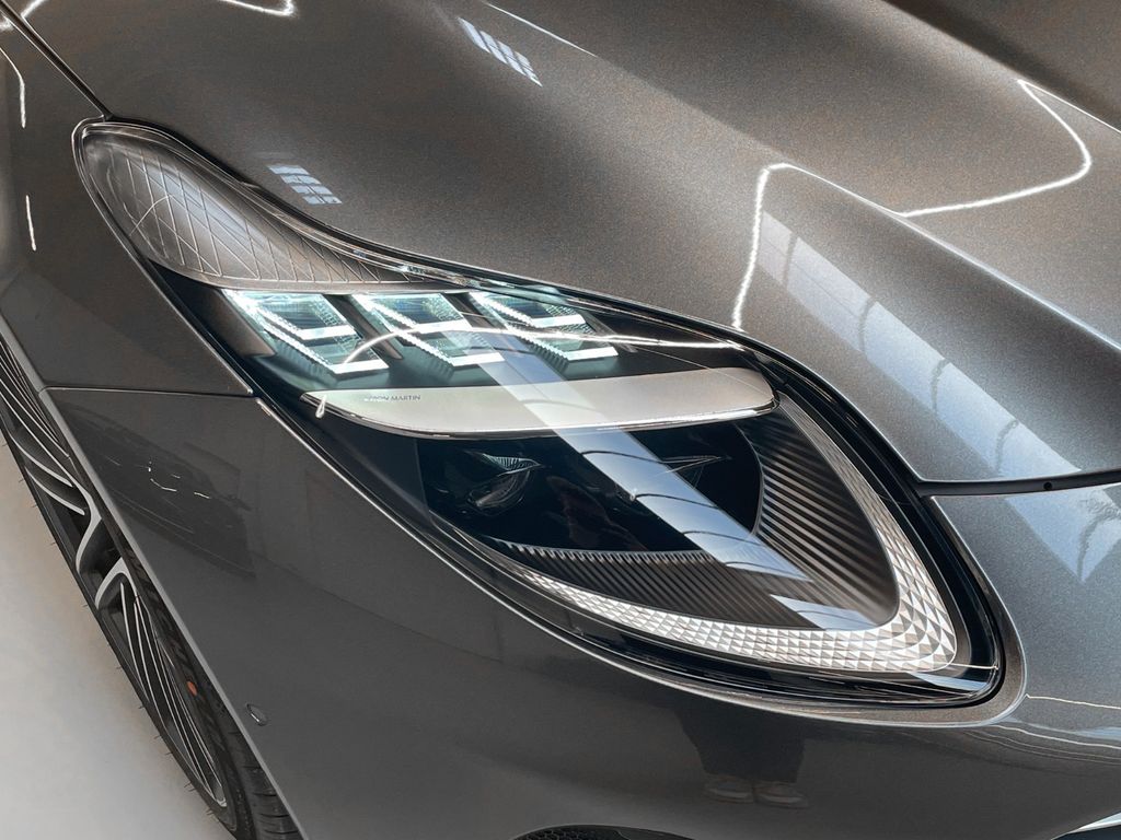 Aston Martin DB12 2025