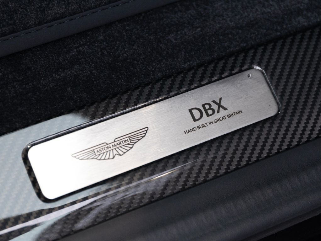 Aston Martin DBX