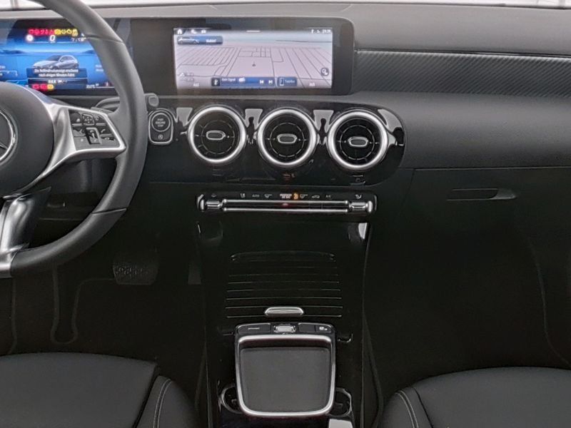 Mercedes-Benz A 200 2024