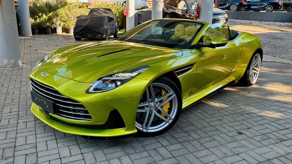 Aston Martin DB12 2024