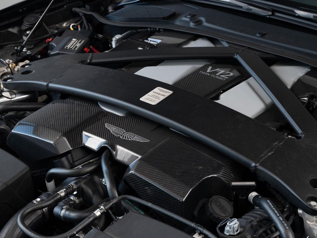 Aston Martin Vanquish 2025