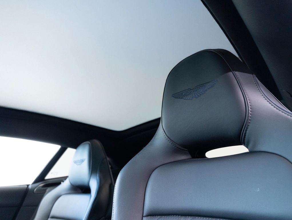 Aston Martin Vanquish 2025