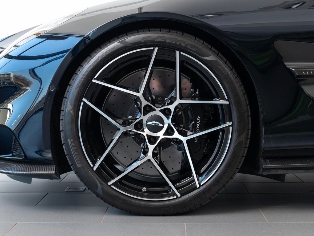 Aston Martin Vanquish 2025