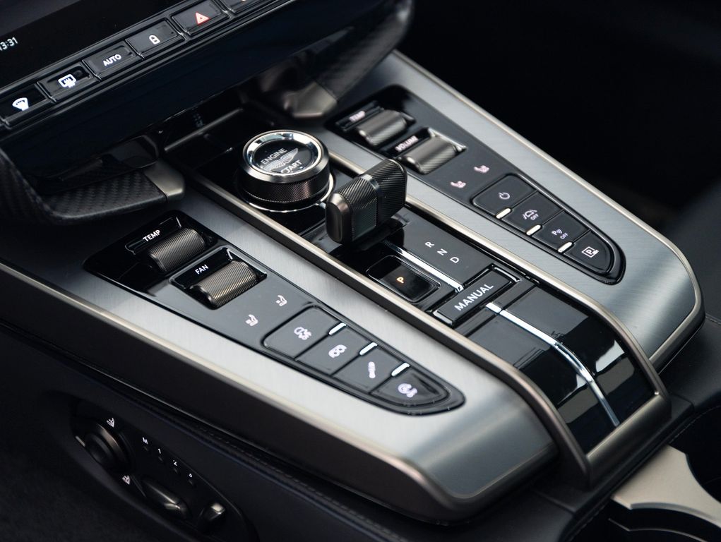 Aston Martin Vanquish 2025