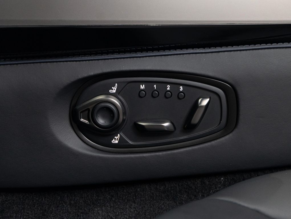 Aston Martin Vanquish 2025