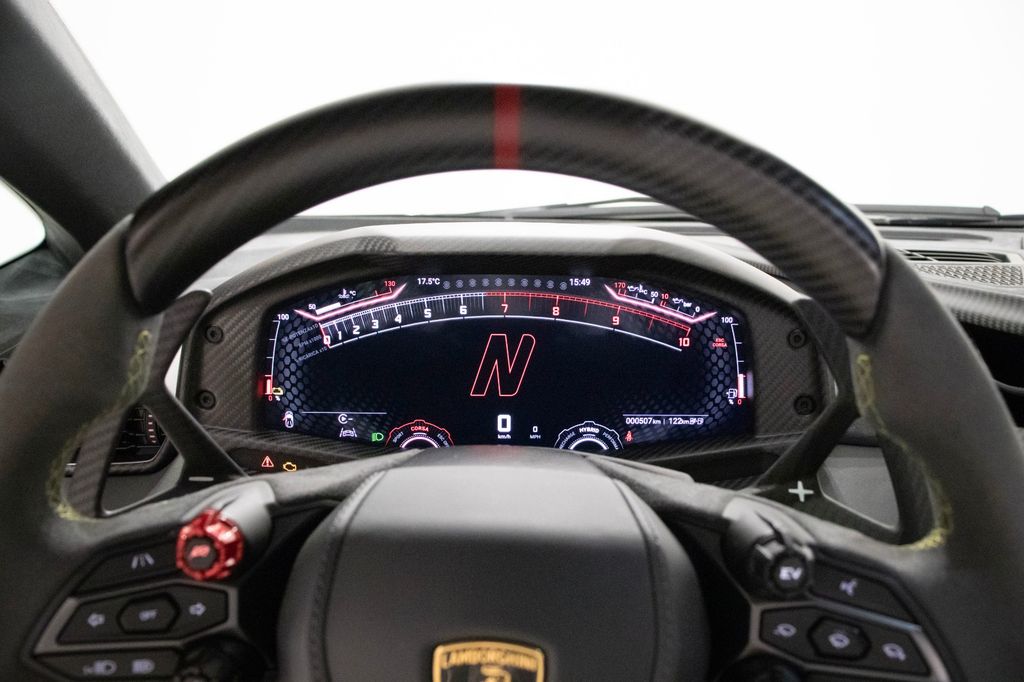 Lamborghini Revuelto 2025