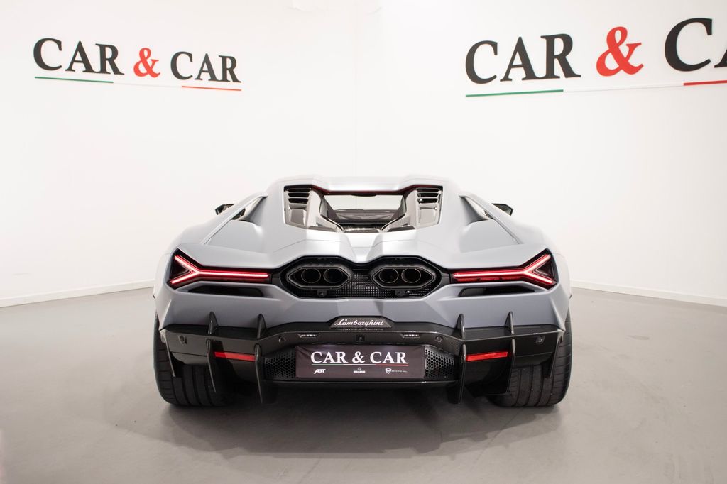 Lamborghini Revuelto 2025