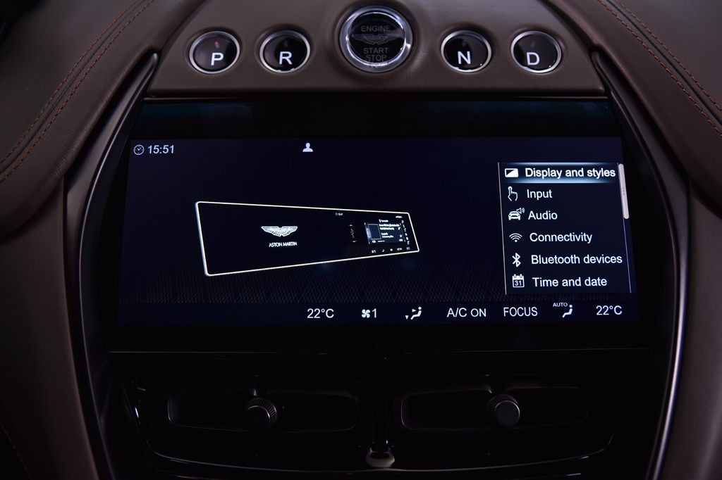 Aston Martin DBX 2023