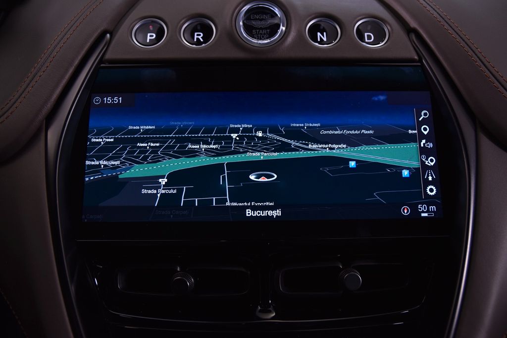 Aston Martin DBX 2023