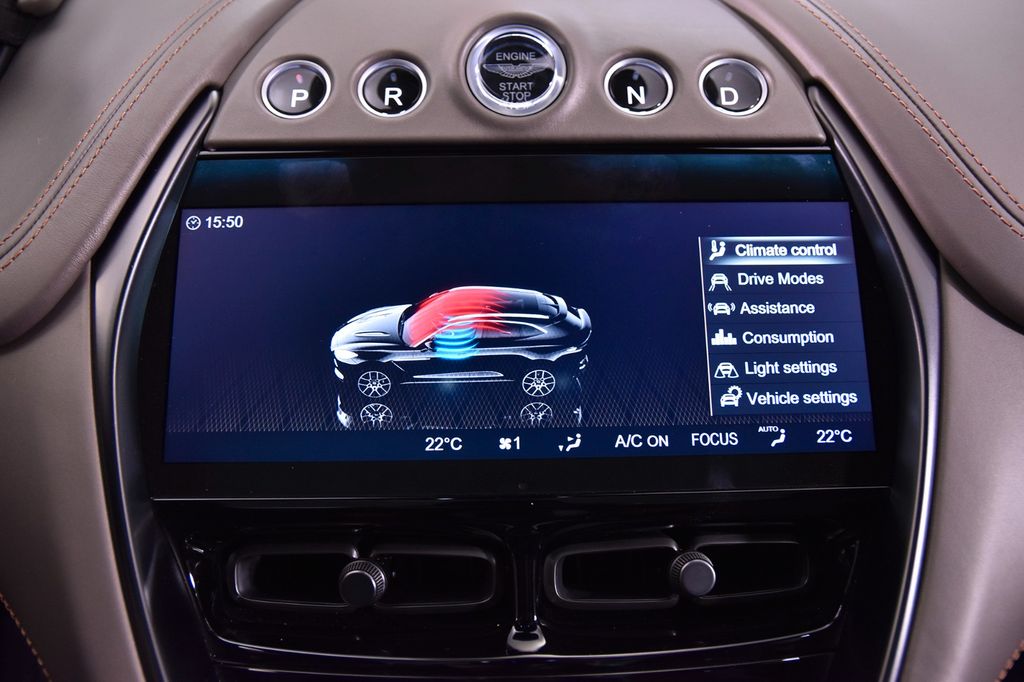 Aston Martin DBX 2023