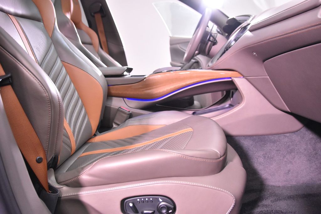 Aston Martin DBX 2023
