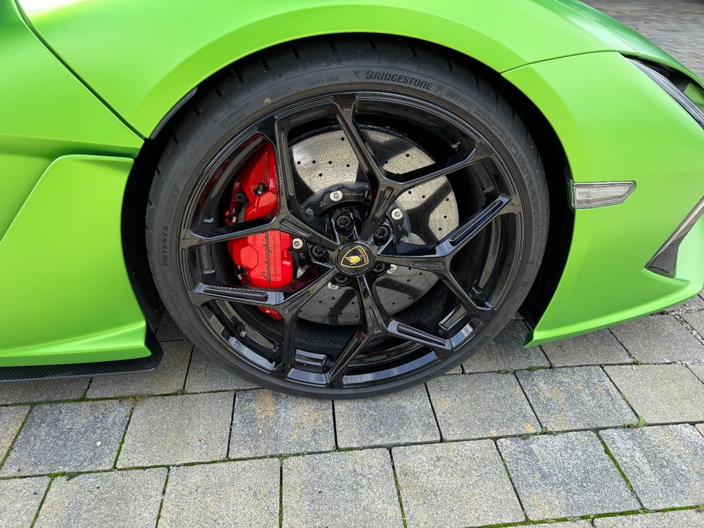 Lamborghini Revuelto 2025