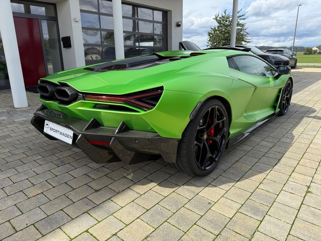 Lamborghini Revuelto 2025