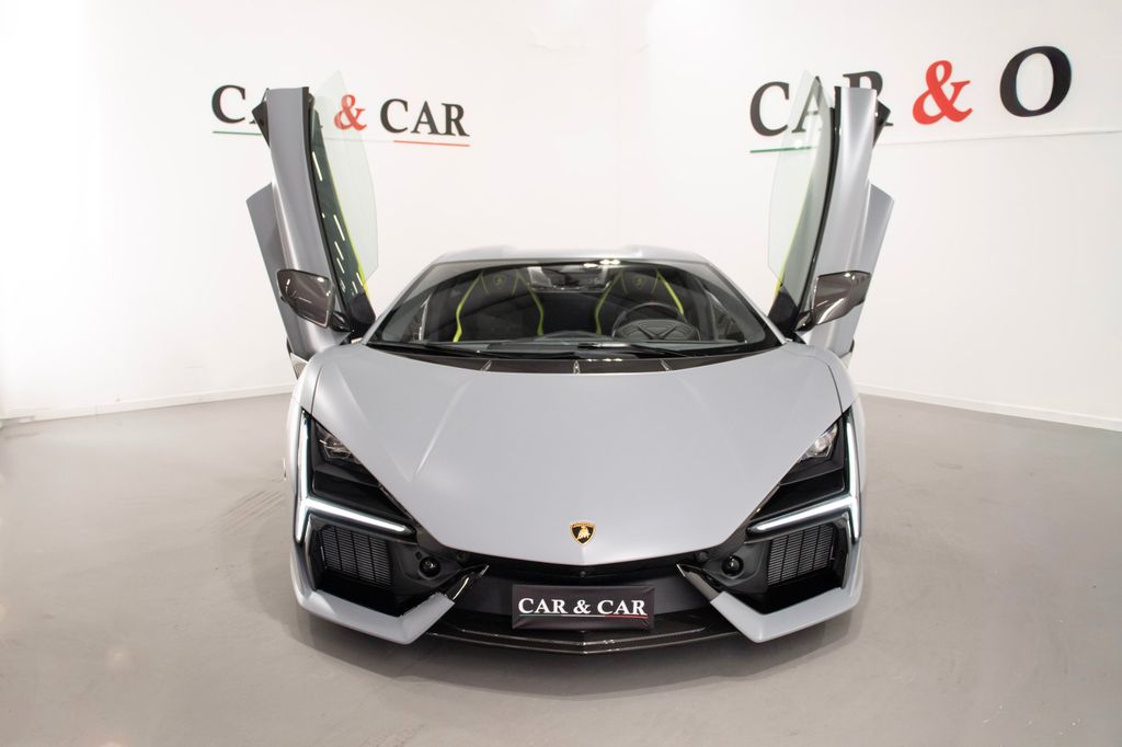 Lamborghini Revuelto 2025