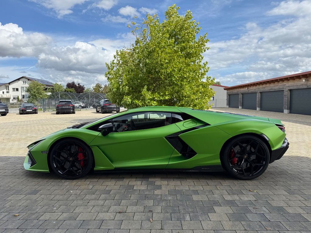 Lamborghini Revuelto 2025