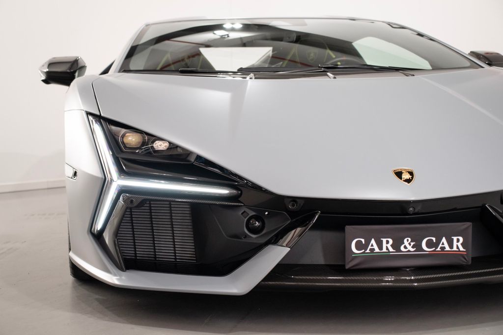 Lamborghini Revuelto 2025