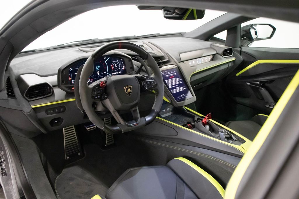 Lamborghini Revuelto 2025