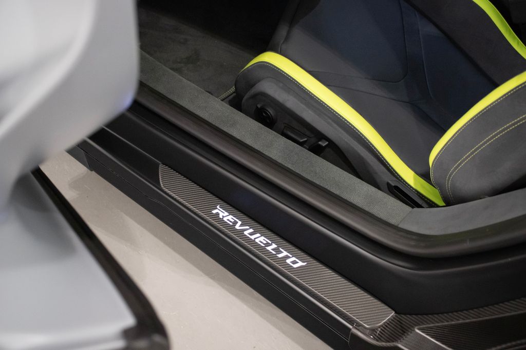 Lamborghini Revuelto 2025