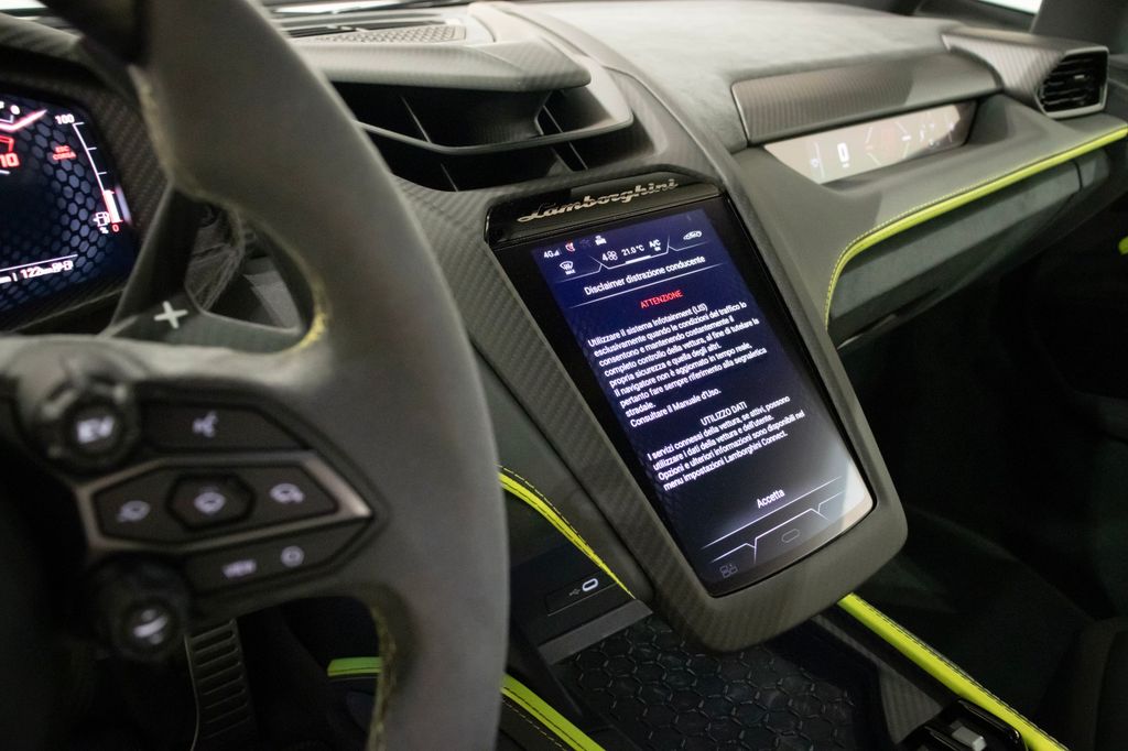 Lamborghini Revuelto 2025