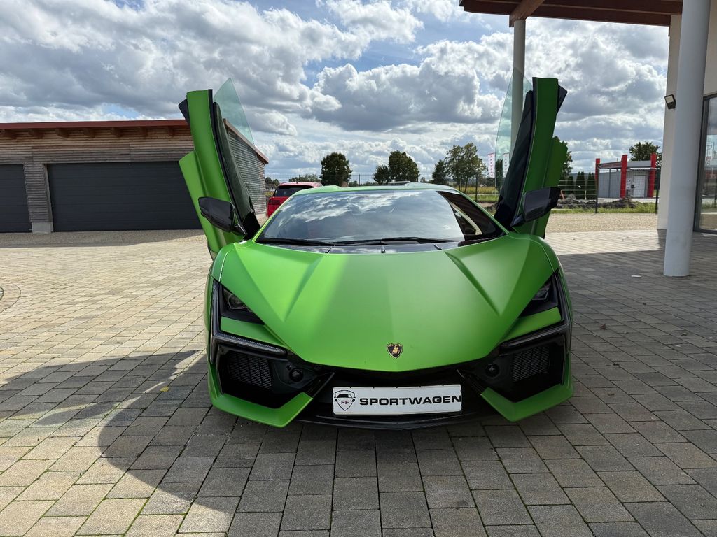 Lamborghini Revuelto 2025