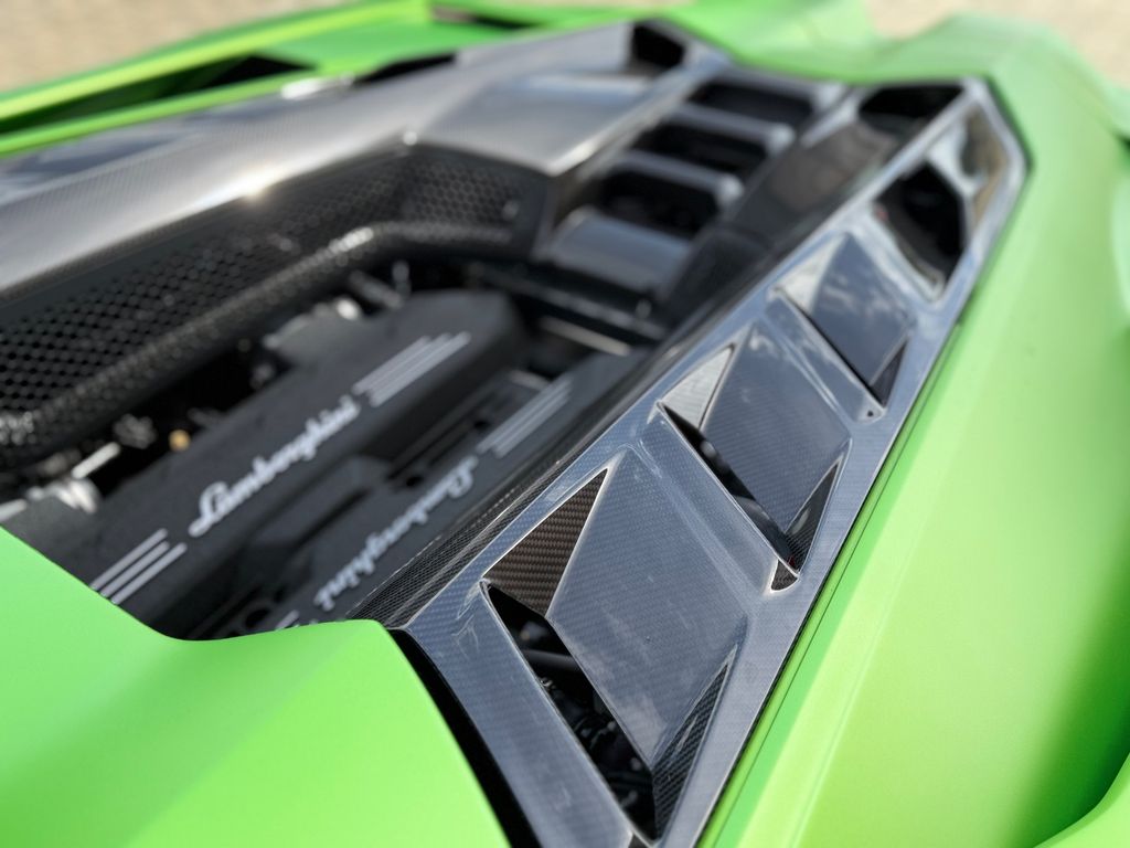 Lamborghini Revuelto 2025