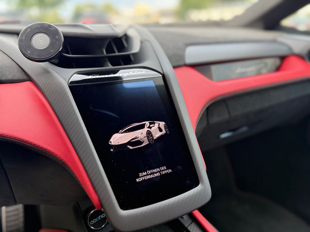 Lamborghini Revuelto 2025