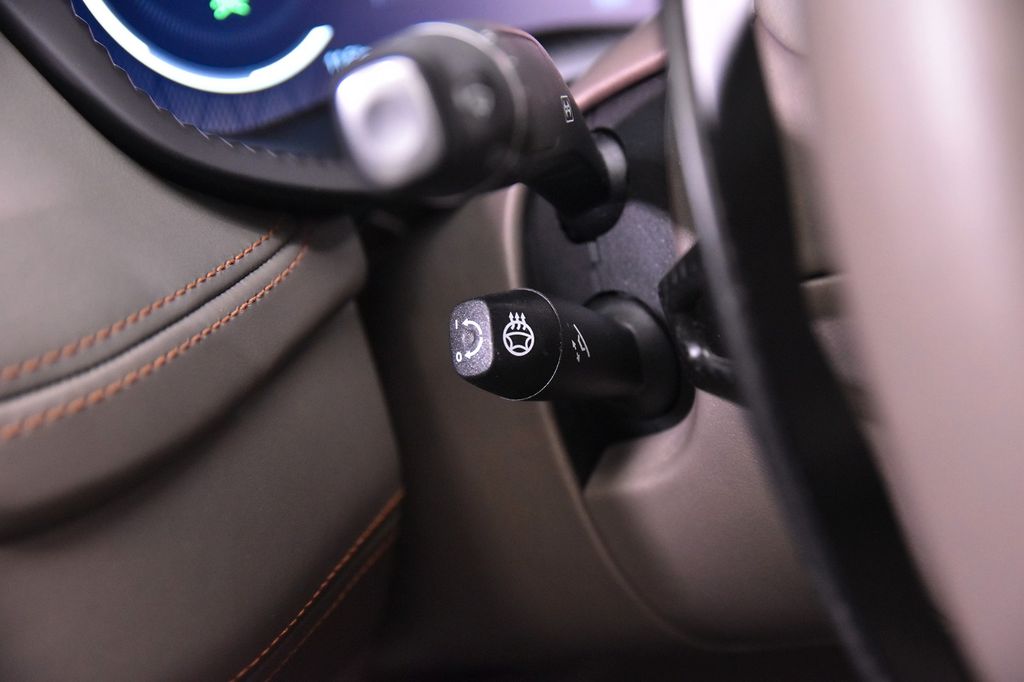 Aston Martin DBX 2023