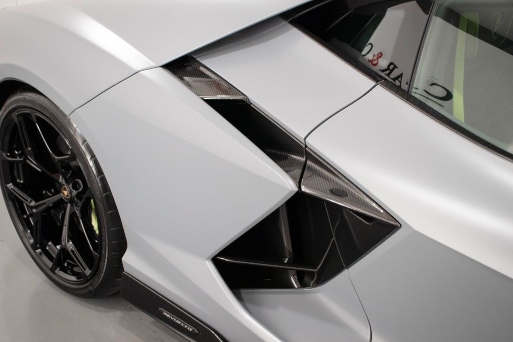 Lamborghini Revuelto 2025