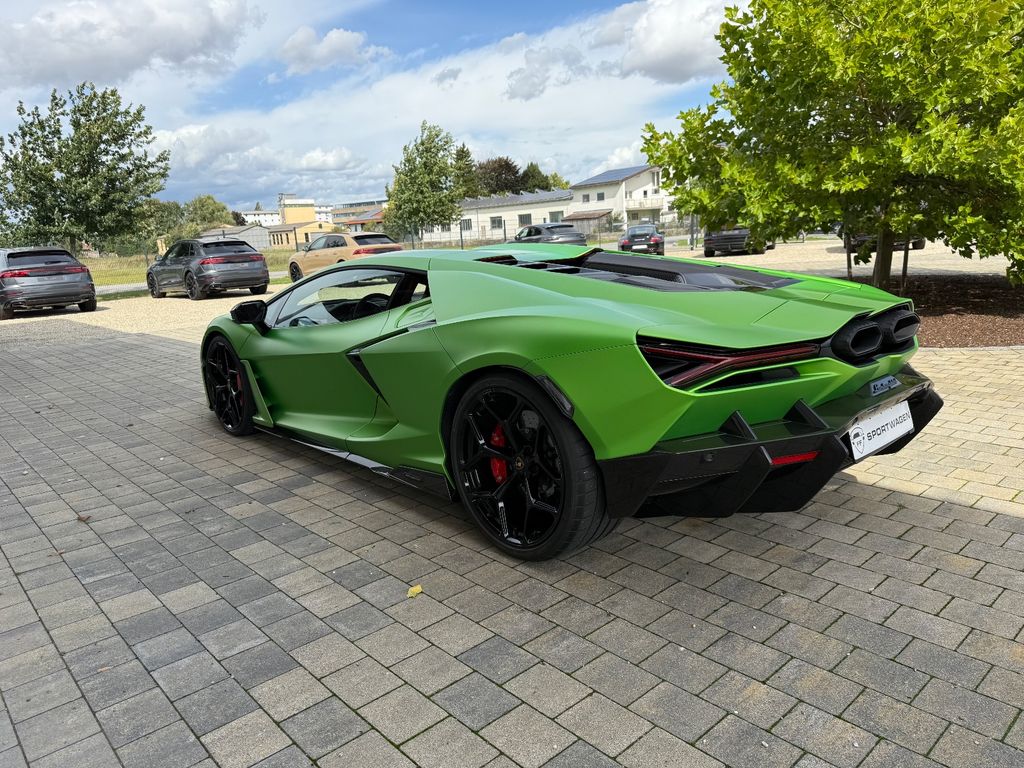 Lamborghini Revuelto 2025