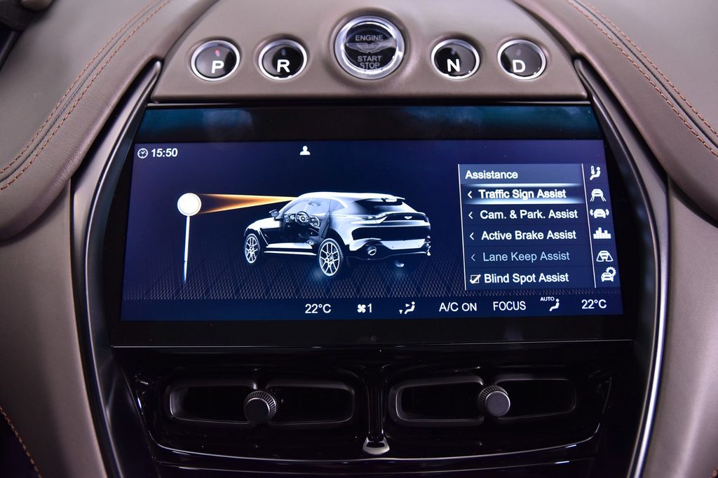 Aston Martin DBX 2023