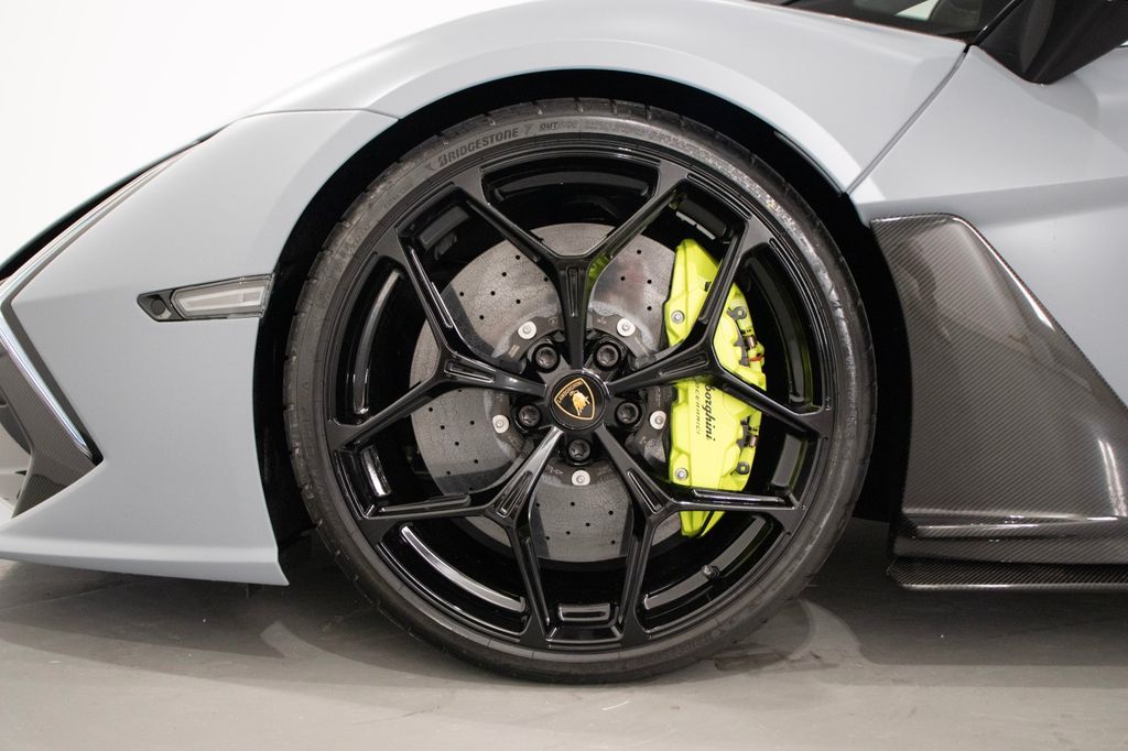 Lamborghini Revuelto 2025
