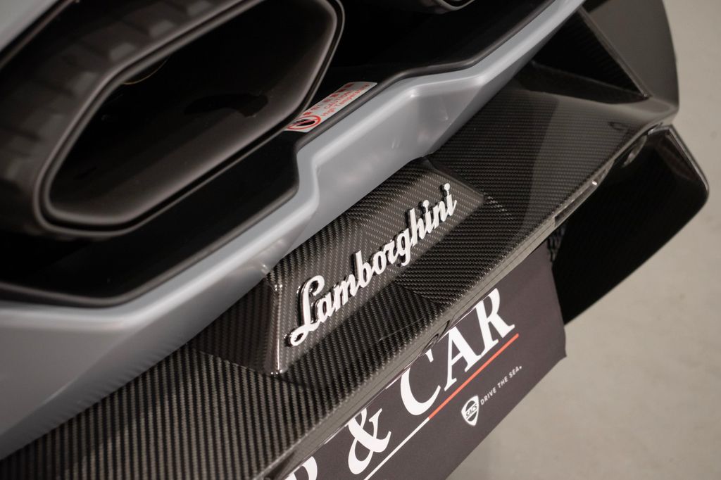 Lamborghini Revuelto 2025