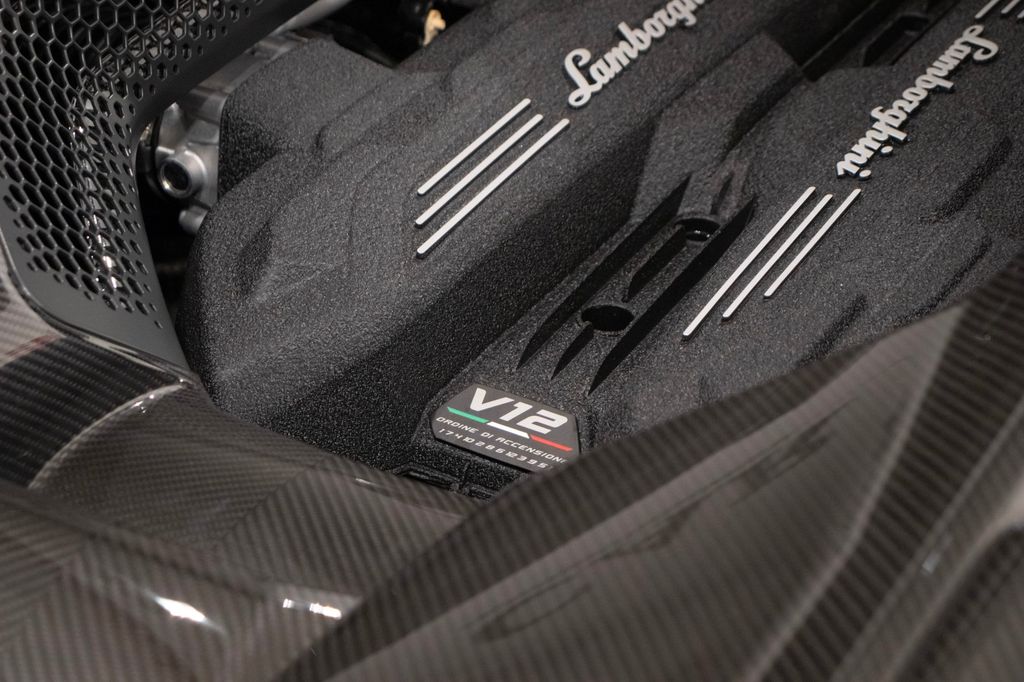 Lamborghini Revuelto 2025