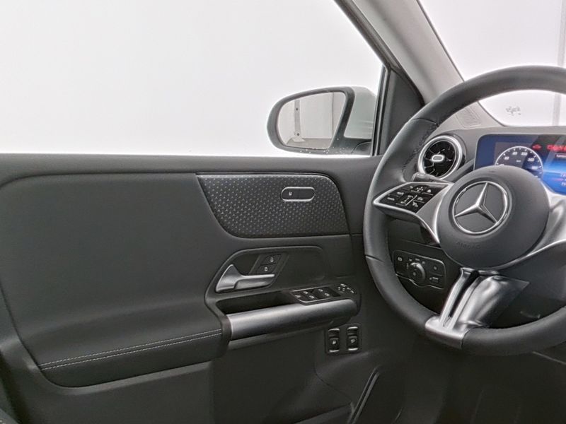 Mercedes-Benz B 250 2024