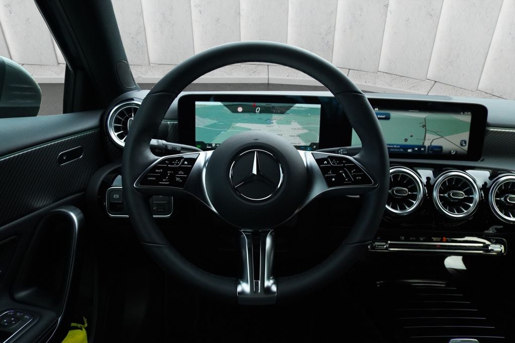 Mercedes-Benz A 180 2024