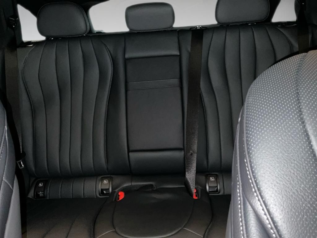 Mercedes-Benz E 300 2025