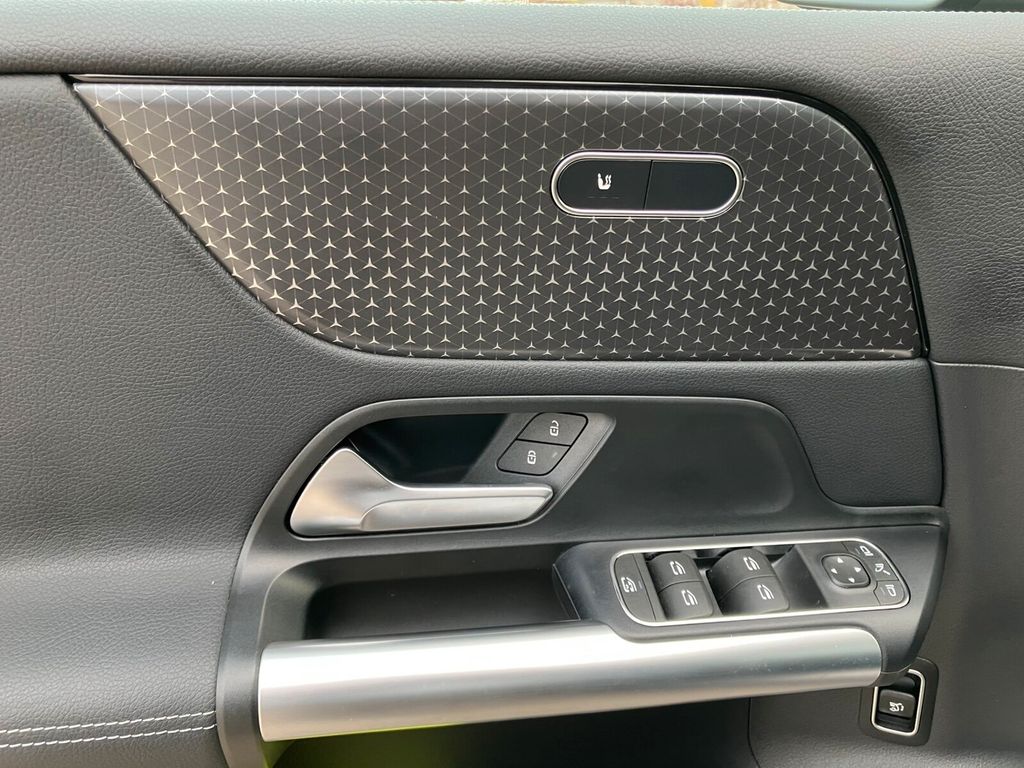 Mercedes-Benz B 200 2024