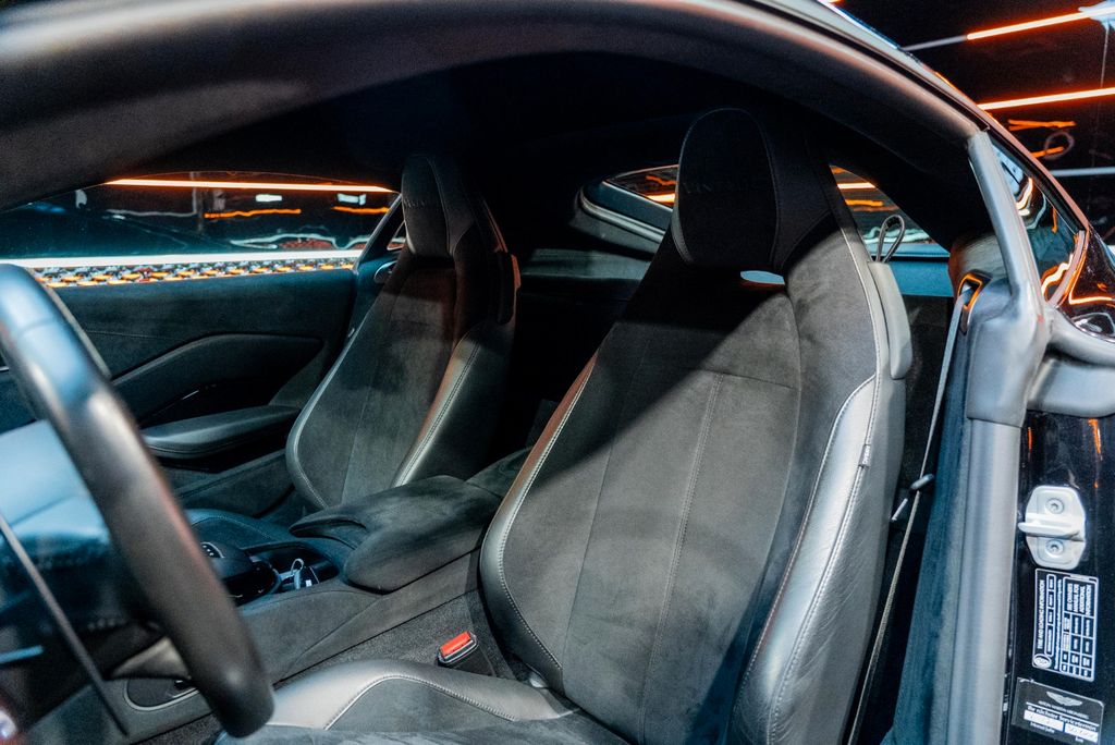 Aston Martin V8 Vantage 2019