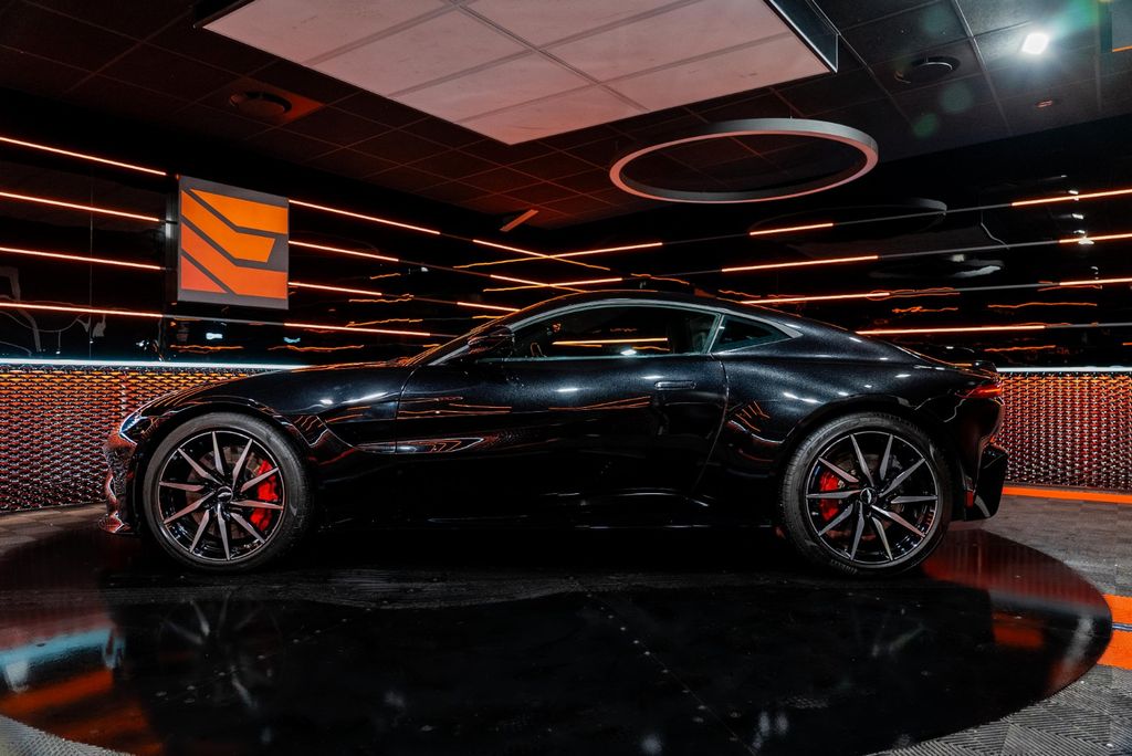 Aston Martin V8 Vantage 2019