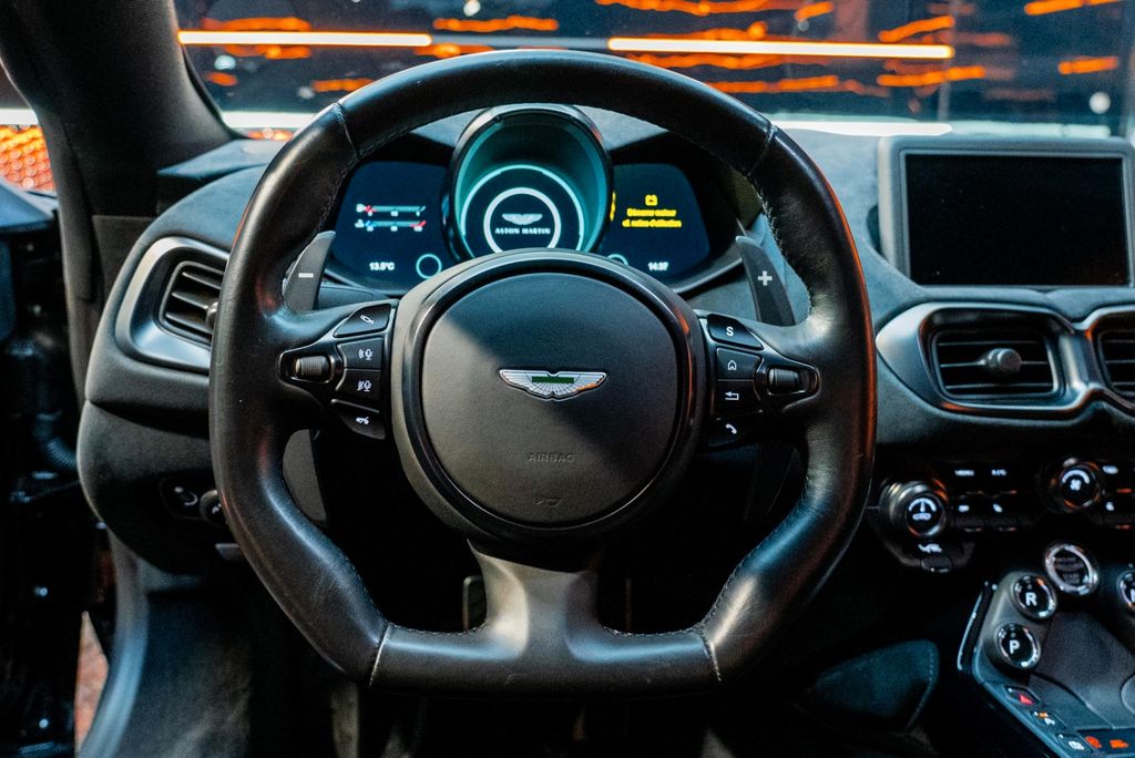 Aston Martin V8 Vantage 2019