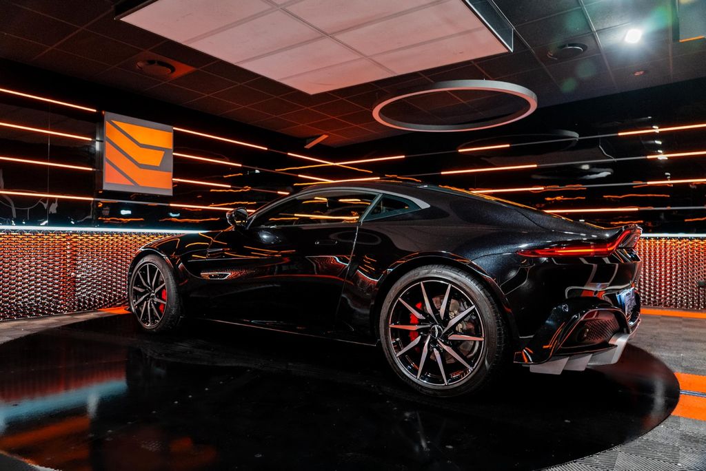 Aston Martin V8 Vantage 2019