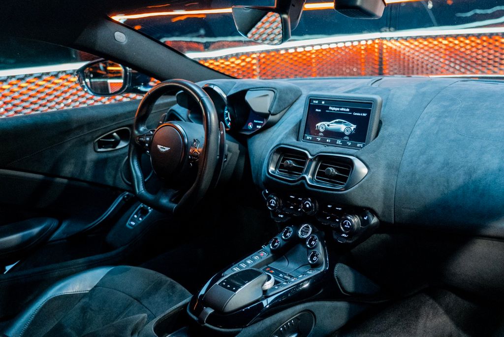 Aston Martin V8 Vantage 2019