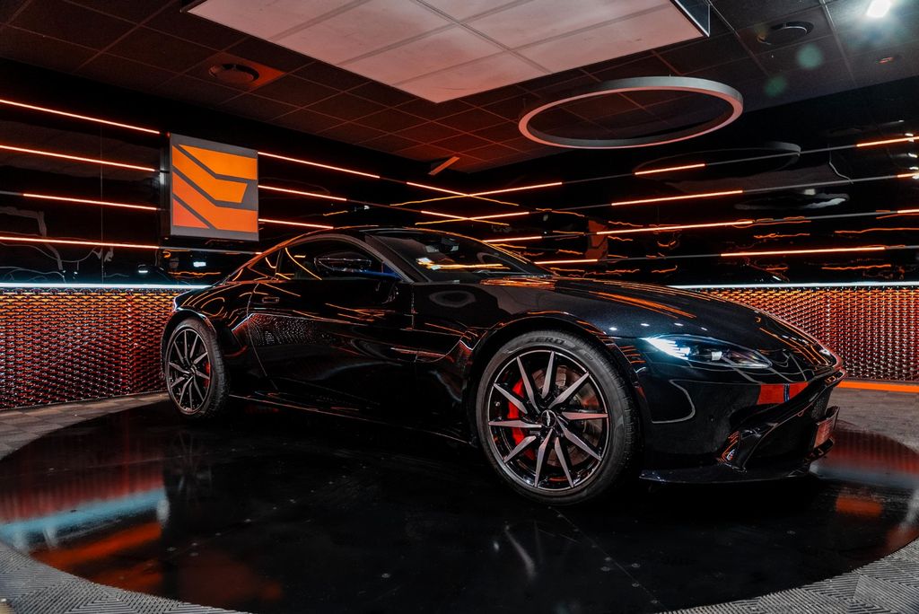 Aston Martin V8 Vantage 2019